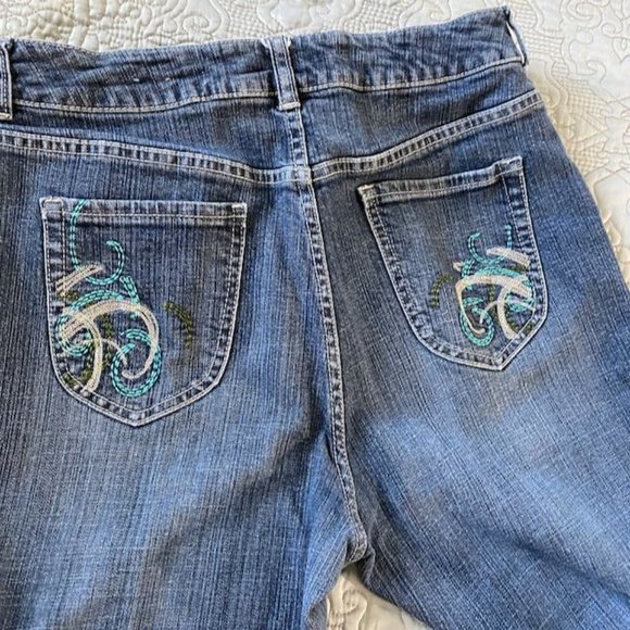 Chico's Platinum Stretch Jeans Size 1.5 Short decorated pocket - Picture 3 of 8